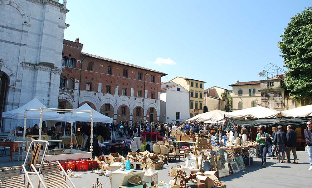 lucca mercato antiquariato